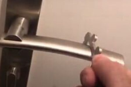 Ouverture de porte avec Yanook